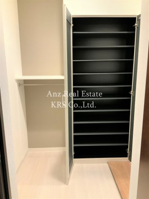 【設備】 | アーバネックス北堀江ll | 玄関には収納力のある天井高シューズボックスがあります！
