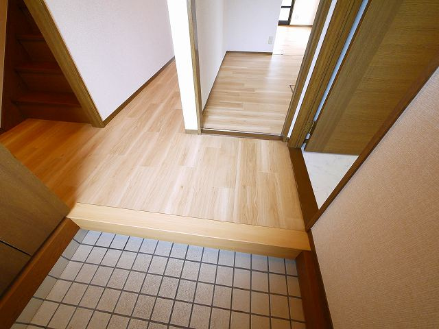 ガーデンヒルズ高の原　12棟の玄関