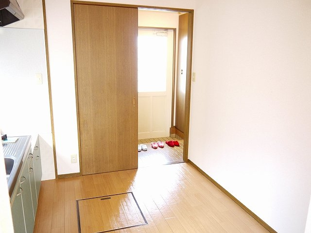 ガーデンヒルズ高の原　12棟の玄関