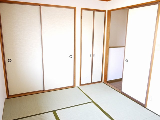 ガーデンヒルズ高の原　12棟の和室|フローリングだけでなく、和室もあります