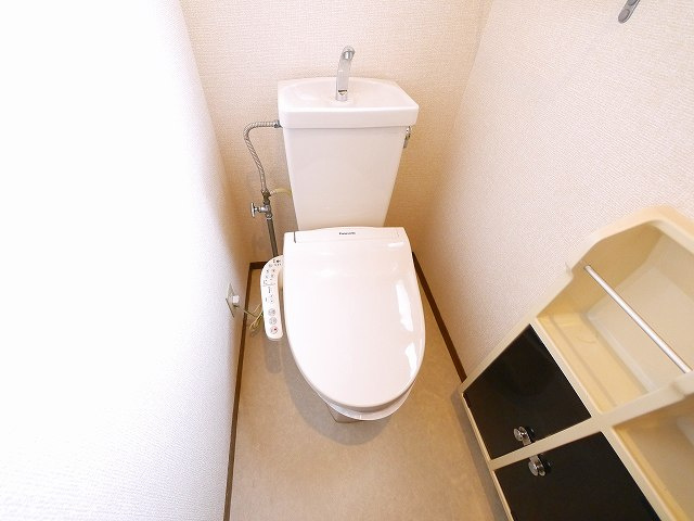 ガーデンヒルズ高の原　12棟のトイレ