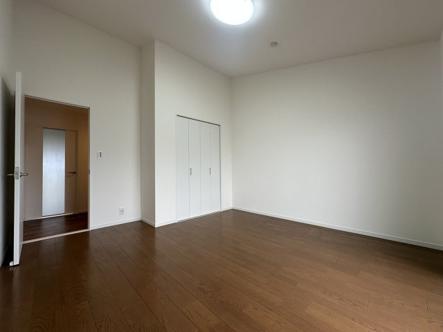 ベルエール西神南19番館の洋室