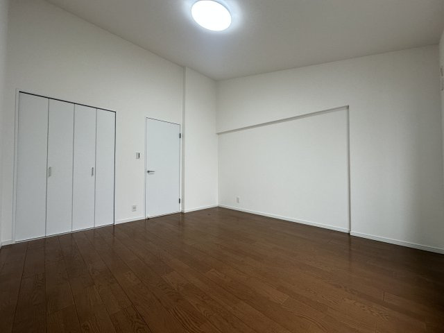 ベルエール西神南19番館の洋室