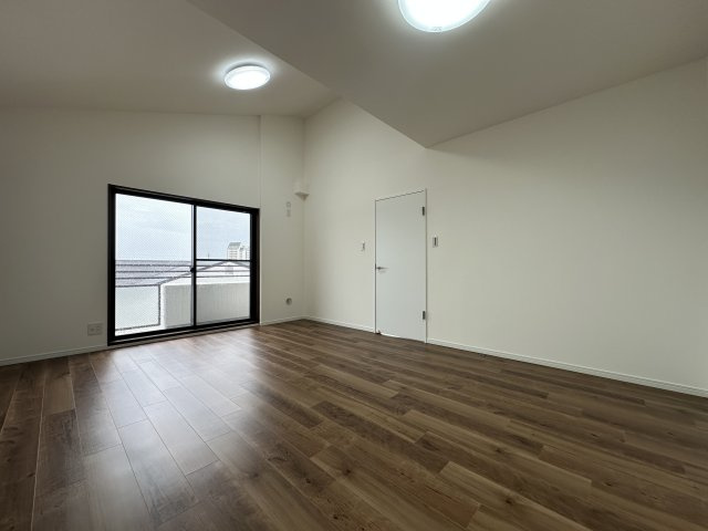ベルエール西神南19番館の洋室