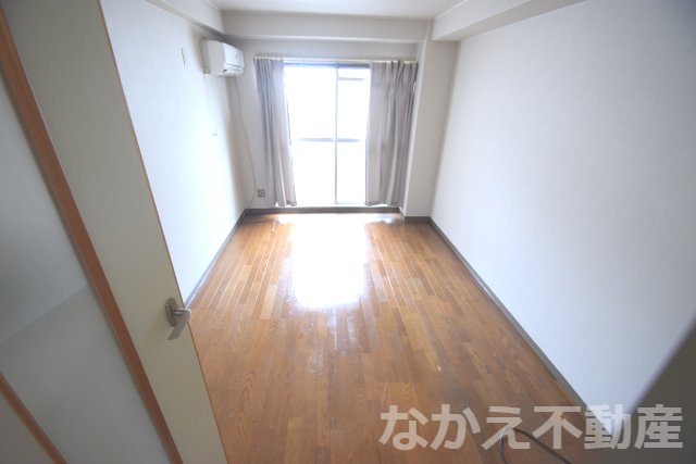 【居間・リビング】 | こちらの居間で趣味の時間をお楽しみください