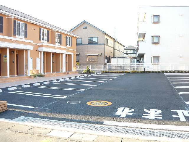 メルヴェィユー　パルファンDの駐車場