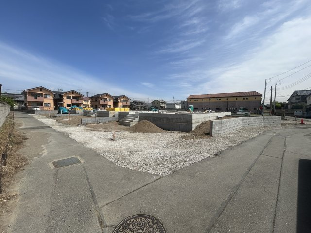 新築　前橋市青柳町第28　クレイドルガーデン　3号棟の前面道路含む現地写真|現地写真　南側接道幅員約4ｍ　西側接道幅員約4ｍ