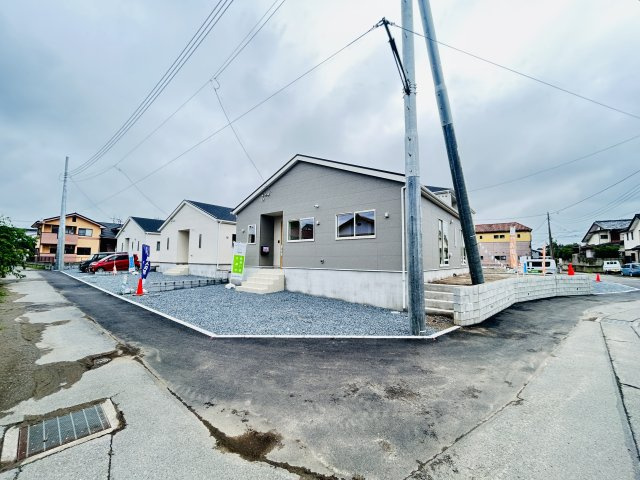 新築　前橋市青柳町第28　クレイドルガーデン　3号棟の前面道路含む現地写真|現地写真　南側接道幅員約4ｍ　西側接道幅員約4ｍ