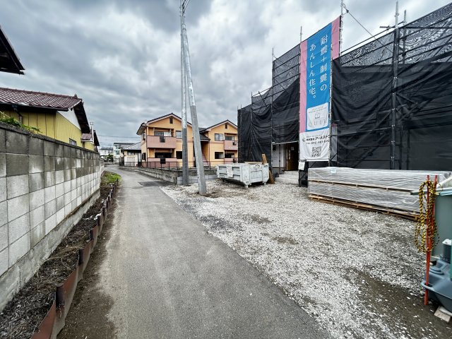 新築　前橋市青柳町第28　クレイドルガーデン　１号棟の前面道路含む現地写真|現地写真　西側接道幅員約4ｍ