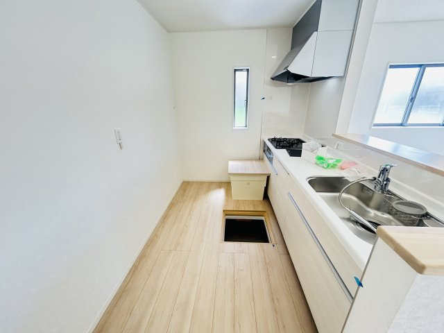 新築　前橋市青柳町第28　クレイドルガーデン　4号棟のキッチン|現地写真　間口2550ｍｍで作業スペースも広々！換気扇も汚れが付きにくくお掃除がし易い設計です。
