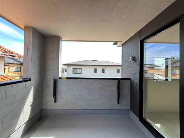 リーブルガーデン　一宮市大赤見　全1区画分譲のバルコニー|バルコニーは南向きで洗濯物もよく乾きます！強度と表面積硬度を持つFPRで防水しています。