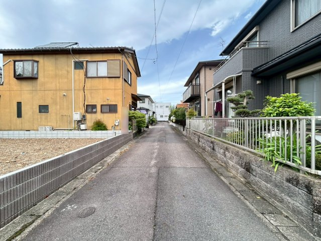 リーブルガーデン　一宮市大赤見　全1区画分譲の前面道路含む現地写真|「現地（2026年5月8日）撮影」　
■前面道路　
■ヤマダ不動産　株式会社リライフ