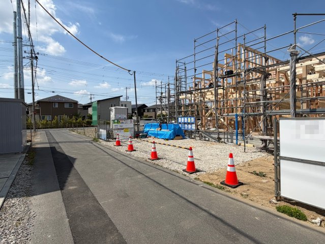 【前面道路含む現地写真】 | 熊谷市拾六間第6   LiveleGarden.s　新築戸建　全2棟　2号棟 | 5/12撮影