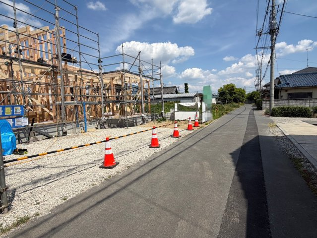 【前面道路含む現地写真】 | 熊谷市拾六間第6   LiveleGarden.s　新築戸建　全2棟　2号棟 | 5/12撮影