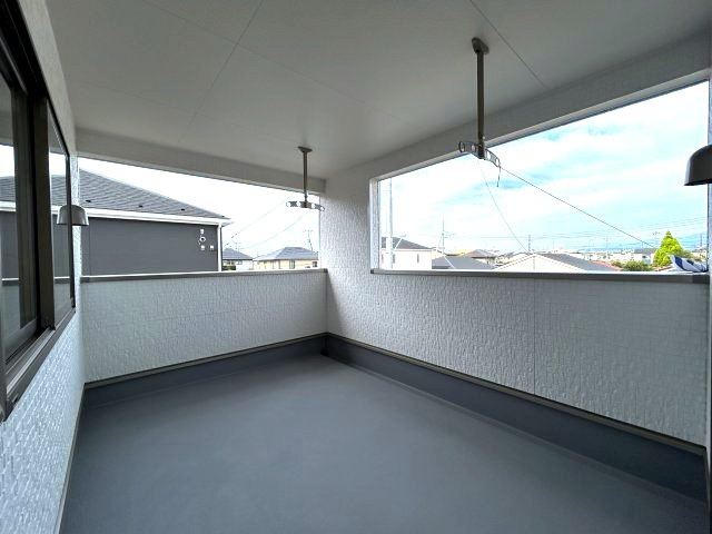 クレイドルガーデン前橋市青柳町第28　8号棟のバルコニー|インナーバルコニーは急な雨でも洗濯物が濡れません。