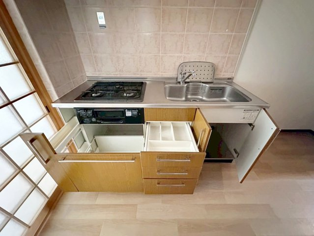 西京極前田町のキッチン|調理器具などもたっぷり収納可能！（R8.4撮影）