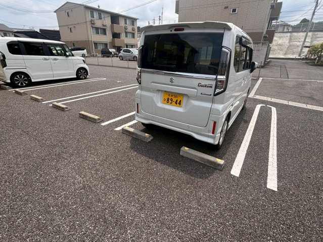 グレンディールⅢの駐車場