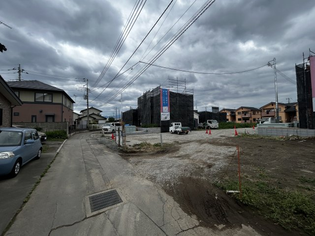 新築　前橋市青柳町第28　クレイドルガーデン　7号棟の前面道路含む現地写真|現地写真　南側接道幅員約4ｍ