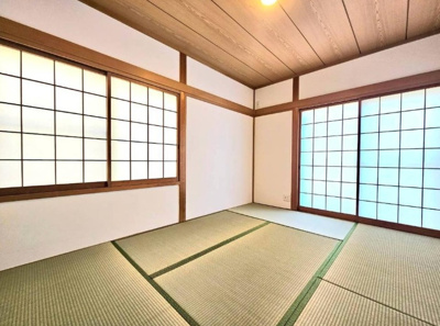 【和室】 | 東灘区鴨子ケ原２丁目　中古戸建 | 6帖の和室は畳表替、襖・障子貼替済。イグサの香りに癒されます