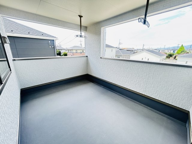 新築　前橋市青柳町第28　クレイドルガーデン　8号棟のバルコニー|現地写真　日当たりの良いバルコニーはお洗濯物もよく乾きそうです◎
　