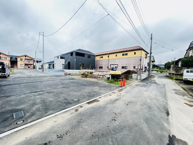 新築　前橋市青柳町第28　クレイドルガーデン　8号棟の前面道路含む現地写真|現地写真　南側接道幅員約4ｍ