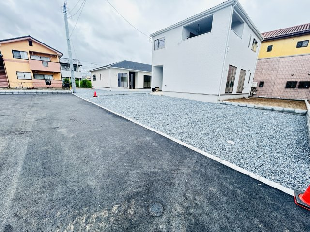 新築　前橋市青柳町第28　クレイドルガーデン　8号棟の駐車場|現地写真　駐車スペースは並列2台分可能です！
