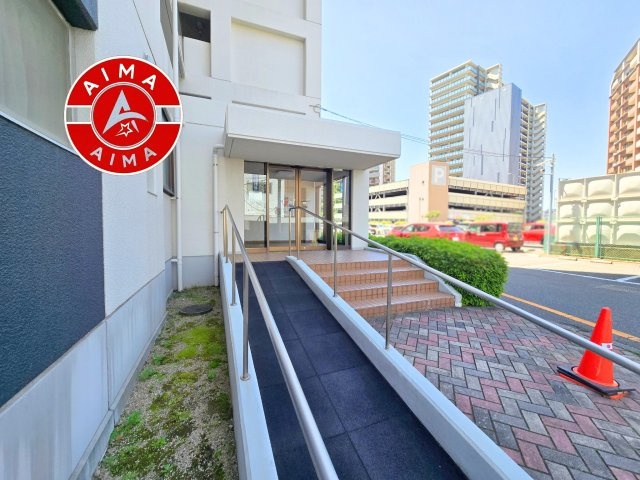 スカイハイツ和白ヶ丘東館|きれいに管理された外エントランスです。