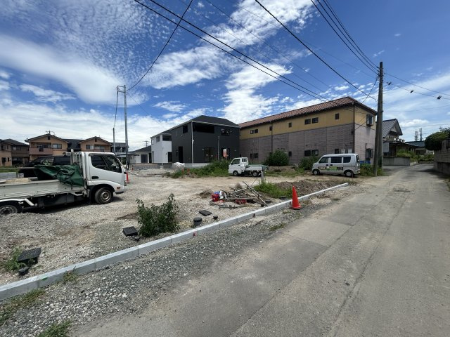 新築　前橋市青柳町第28　クレイドルガーデン　9号棟の前面道路含む現地写真|現地写真　南側接道幅員約4ｍ