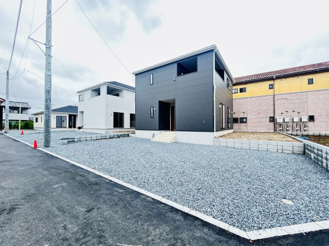 新築　前橋市青柳町第28　クレイドルガーデン　9号棟の駐車場|現地写真　駐車スペースは並列2台分可能です！
