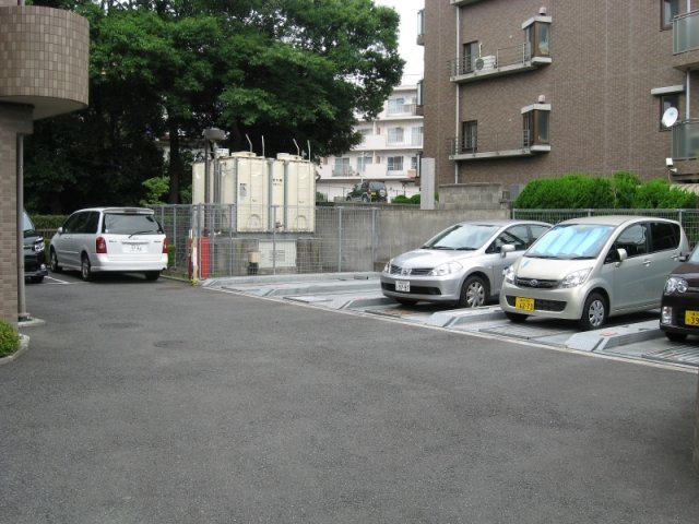 エテルニテ (S)の駐車場