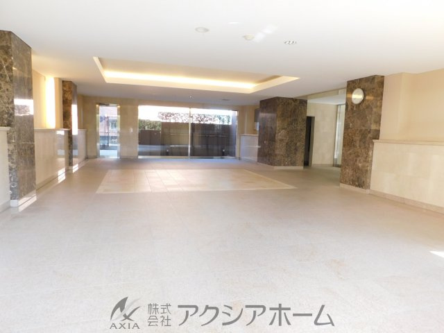 レーベンハイム新所沢グランシエロのエントランス