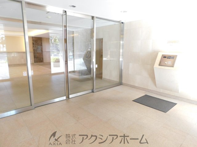 レーベンハイム新所沢グランシエロのエントランス