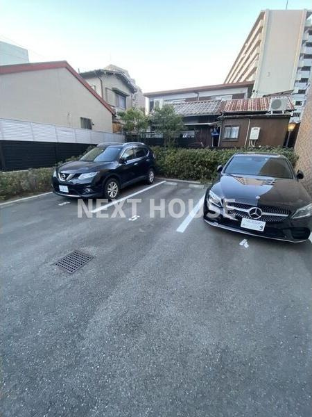 Luxe天王寺の駐車場