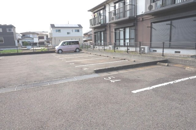 ヴァンテ　Ⅱの駐車場