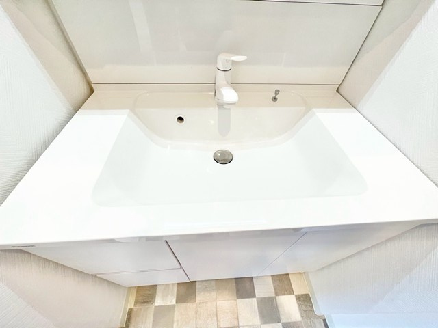 【洗面所】 | 藤和シティホームズ吹田駅前 | 現在ご返済中のカーローン・カードローン・教育ローンなどを住宅ローンに一本化したり、家具家電購入費用・引越し費用を住宅ローンと組み合わせるなど、お客さまにメリットの多い住宅ローンのご提案が可能です。