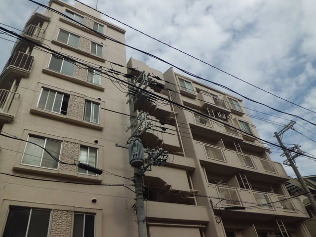 ドルフ西岡本の外観
