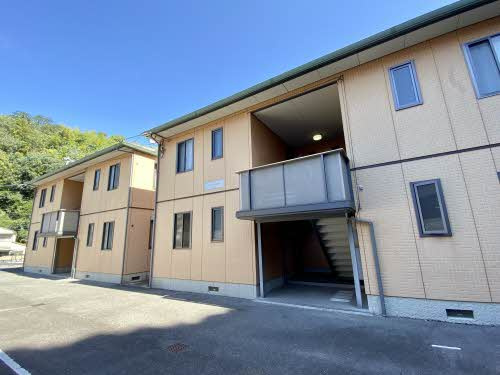 シャーメゾン己斐 B棟