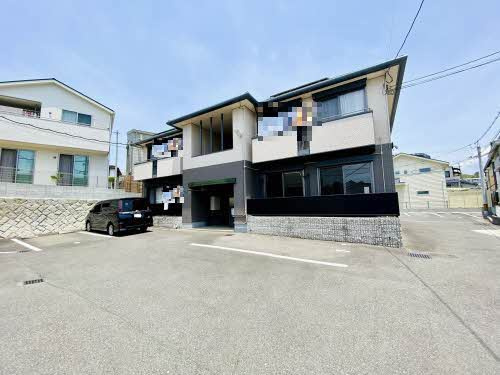 シャルマン高須 B棟の駐車場