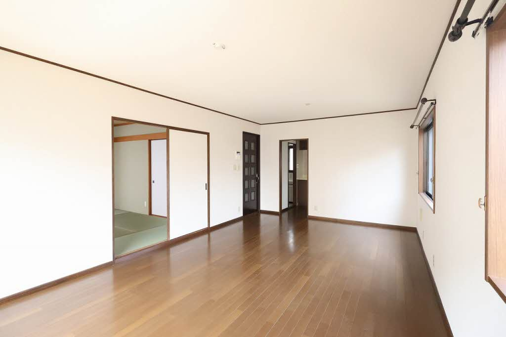 阿品台5丁目戸建の居間・リビング