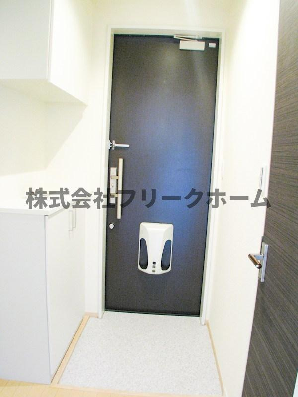 三鷹市牟礼５丁目の賃貸マンションの玄関