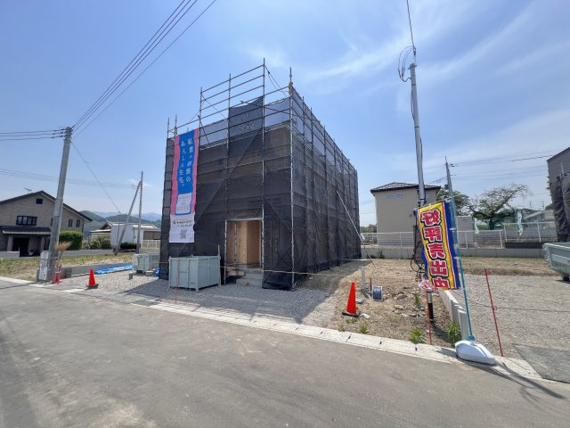 新築　富岡市一ノ宮第1　クレイドルガーデン　1号棟の前面道路含む現地写真|東側接道幅員約6ｍ