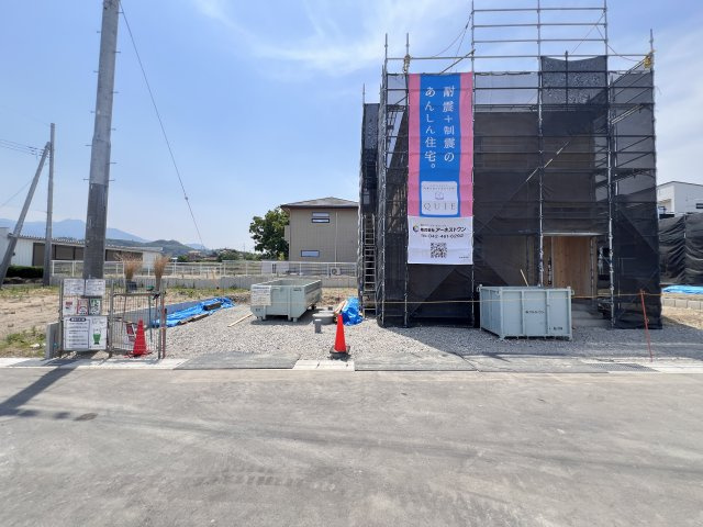 新築　富岡市一ノ宮第1　クレイドルガーデン　1号棟の駐車場|　駐車スペースは並列2台分可能です！
