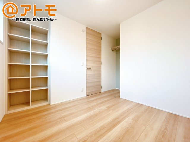 【子供部屋】 | 沼津市江原町Ⅱ　分譲住宅　2号棟 | 収納豊富な洋室は使い勝手良好です！