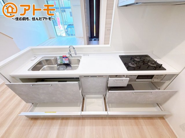 【キッチン】 | 沼津市江原町Ⅱ　分譲住宅　2号棟 | 対面タイプならキッチン内にいながらご家族やお客様との会話が楽しめます♪