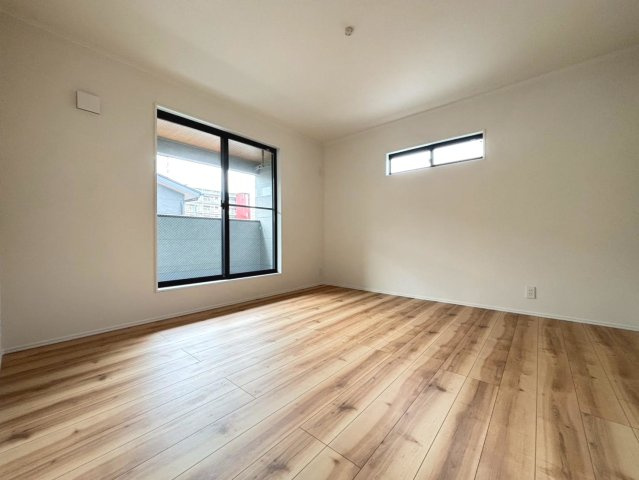 ダイマルタウン　岐阜市茜部菱野第3　全4区画分譲の寝室|全居室に大型収納を設置。高性能な断熱材で丸ごと覆った高気密・高断熱の家で、夏も冬も快適に過ごせます。