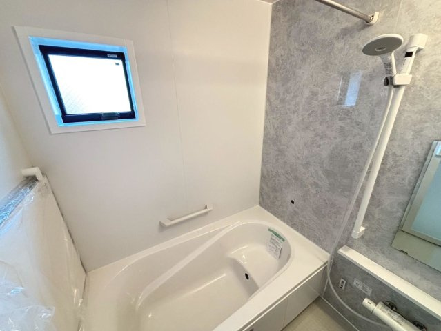 ダイマルタウン　岐阜市茜部菱野第3　全4区画分譲の浴室|高断熱浴槽の為、４時間後も湯温低下約2.3度と暖かさを保ちます。暖房乾燥機もあり快適に入浴できます。