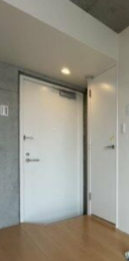 ライクフォール氷川台の玄関
