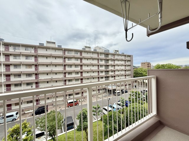 上社南住宅3号棟のバルコニー