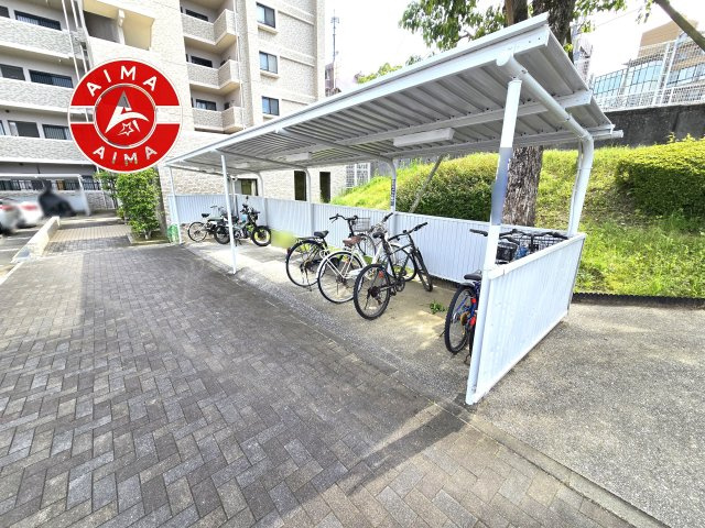 ベルヴィ香椎十番館の駐輪場|敷地内駐輪場です。