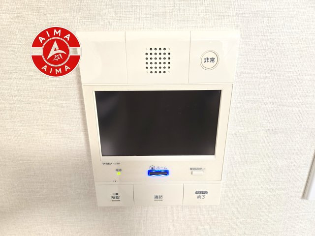 ベルヴィ香椎十番館のセキュリティ|玄関先で訪問者を確認できるため、防犯面でも安心です。